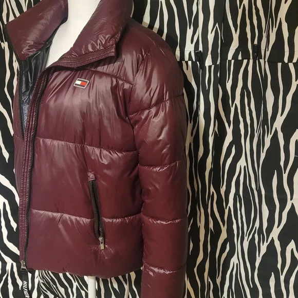 Tommy Hilfiger size Large Burgundy - Picture 2 of 6